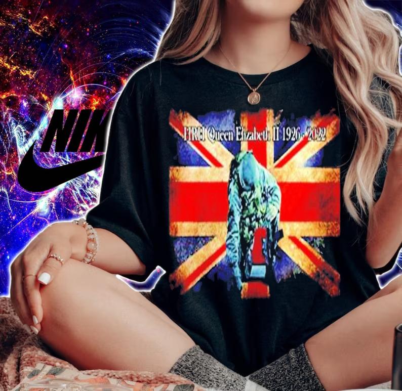 Queen Elizabeth II Kneeling Soldier shirt t-shirt