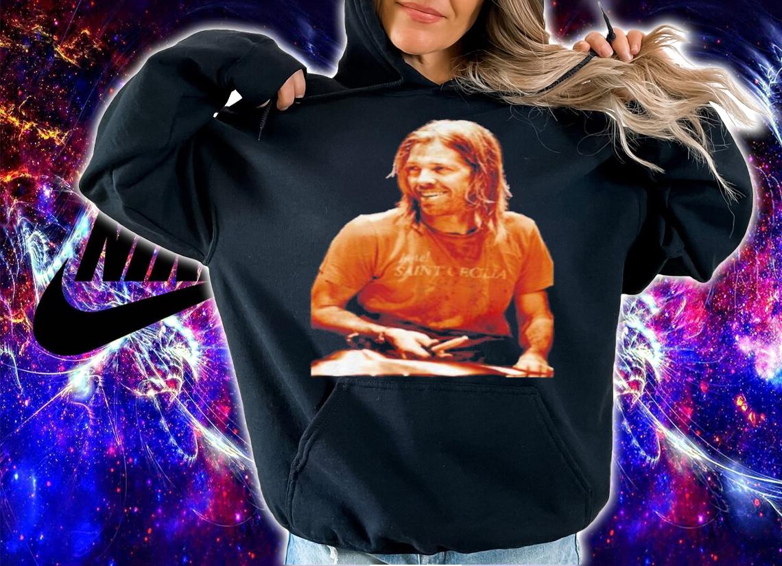 Billie Eilish Grammys 2022 Taylor Hawkins t-shirt
