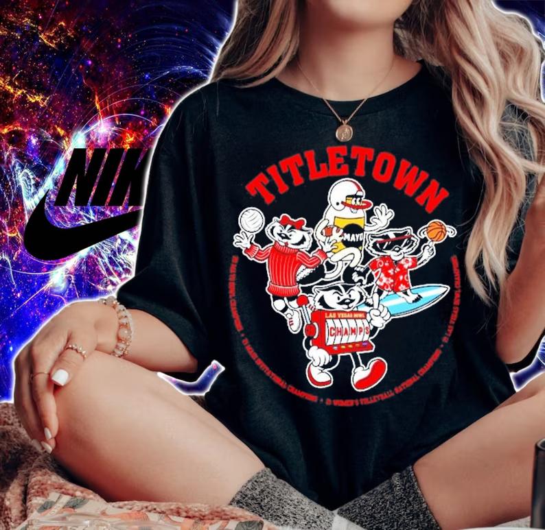 W Titletown shirt, sweater hoodie and tank top t-shirt
