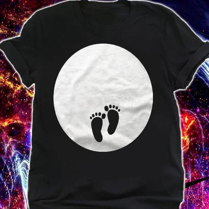 Full Moon Belly Pregnancy Announcement Baby Footsteps Shirt t-shirt shirt