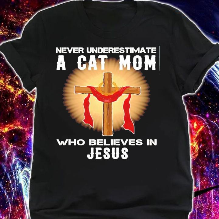 Never underestimate a cat mom who believes in Jesus shirt shirt